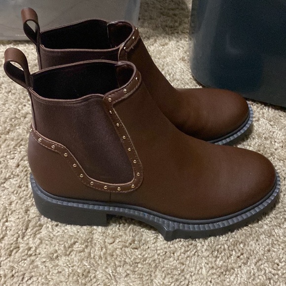 Lory Leather Bootie - Picture 2 of 6